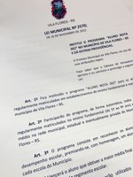 Câmara de Vereadores idealiza e aprova Projeto de Lei que institui no Município de Vila Flores o Programa "Aluno Nota Dez". 
