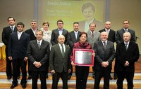 Sessão Solene concede Título Honorífico de Cidadã Vilaflorense.